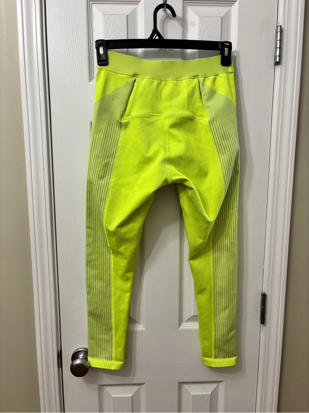Fabletics Ultra High-Waisted Seamless Sprint Legging Neon Safety Yellow Sz Small - Picture 6 of 8